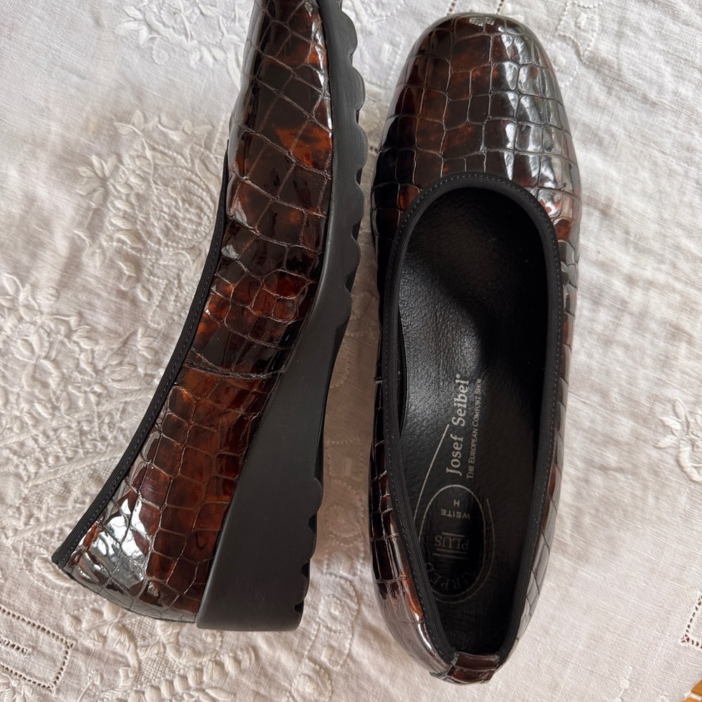 Josef Seibel Women's Dark Brown Croc-Patterned Loafers